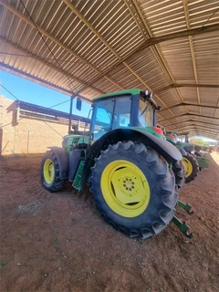 John Deere 6125M
