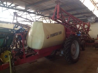 Hardi Frontier 2400L spuit