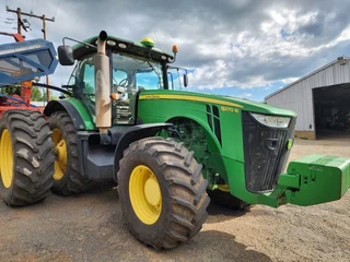 John Deere 8270R
