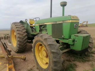 John Deere 3140