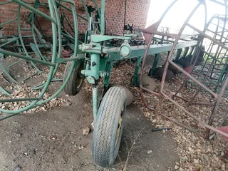 John Deere 6 skaar ploeg