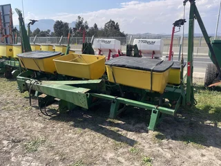 John Deere 6 ry planter