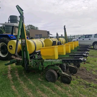 John Deer 6 ry 1750 planter