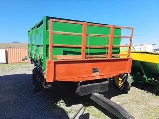 Trailer met graanbakke