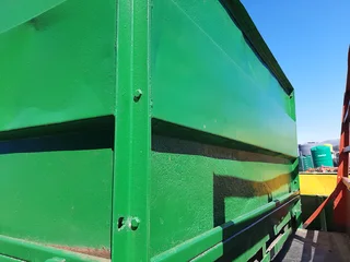 Trailer met graanbakke