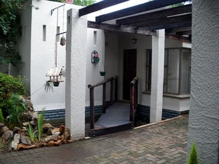 Extra large room in pleasant home - Weltevreden Park
