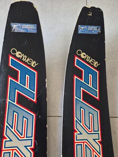 WATER SKI!! CONNELY PAIR WATERSKIS STILL.IN GREAT SHAPE BARGAIN ONLY R1000 COLLECT NOW !!