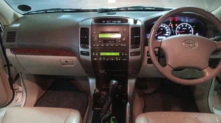 2004 TOYOTA PRADO 4.0 FAMILY 7 SEATER 4X4 SUV IMMACULATE CONDITION LOW MILEAGE ITS CLEAN !!