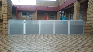 Balconies, Pools, Dividers, Enclosures, Balustrades, Partitions - Aluminium Frames with Boards / G