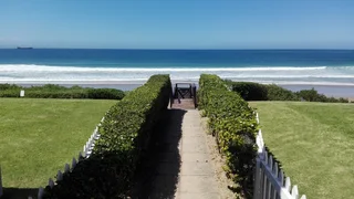 Diaz Beach, Mosselbay - S/c acc. with partial sea view