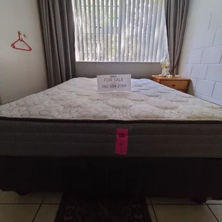 Queen sized  Bed as new (sealy)
