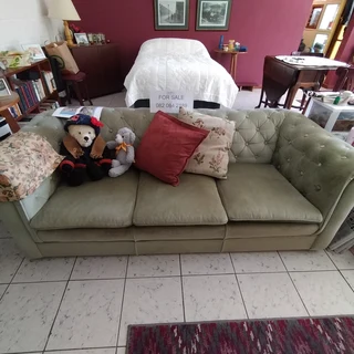 Lounge suite, quality built and covered.