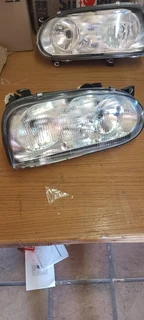 GOLF 4 TO FIT GOLF 3 HEAD LAMP R 999.00 ((PAIR))- NEW