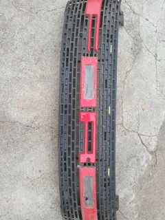FORD RANGER T6 GRILLE R995.00 (NEW)