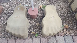 Giant feet Left /Right