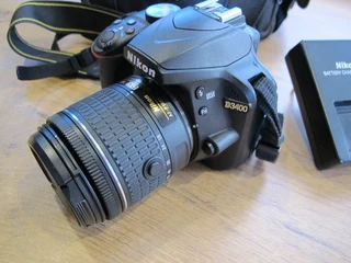 Nikon D3400 DSLR 18-55mm Lens SPOTLESS Shutter count 1088 &#43; 64GB SD and Bag