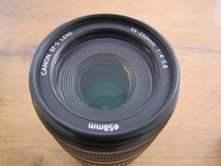 Canon EOS SLR Lens EFS 55 – 250mm f/4 -5.6 IS lens LIKE NEW