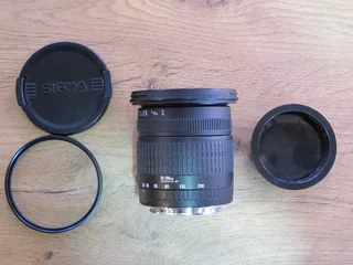 Sigma 28 - 200mm Aspherical Zoom Lens for Canon with UV Filter