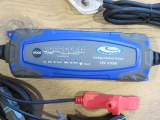 National Luna Intelligent 5 Amp Battery Charger