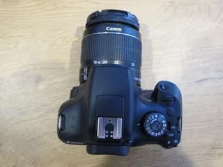 Canon EOS 2000D 24MP DSLR 18-55mm Lens and Bag LIKE NEW Spotless