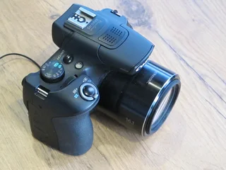 Canon Powershot SX60- 65x Optical ZOOM Bridge Camera in Excl Condition