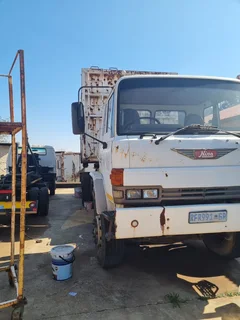 A HOOK LIFT TRUCK YOU CAN USE, IS UP FOR SALE.