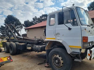 A HOOK LIFT TRUCK YOU CAN USE, IS UP FOR SALE.