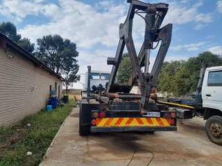 A HOOK LIFT TRUCK YOU CAN USE, IS UP FOR SALE.