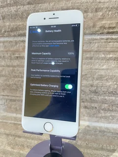 iPhone 7 32gb gold excellent cond only R1500