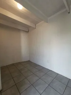 Room to let in Rugby available NOW