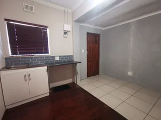 Bachelor available 15.Dec in Brooklyn