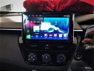 TOYOTA COROLLA / AURIS (CURRENT SHAPE) 10 INCH ANDROID TOUCHSCREEN MEDIA UNIT WITH CARPLAY