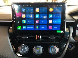TOYOTA COROLLA / AURIS (CURRENT SHAPE) 10 INCH ANDROID TOUCHSCREEN MEDIA UNIT WITH CARPLAY