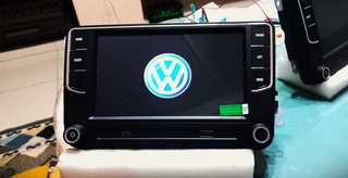 VW 7 INCH ANDROID TOUCHSCREEN MEDIA PLAYER WITH APPLE CARPLAY / ANDROID AUTO