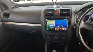 VW 9 INCH ANDROID TOUCHSCREEN MEDIA PLAYER WITH APPLE CARPLAY / ANDROID AUTO