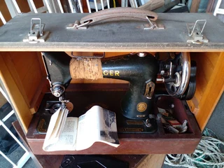 Vintage 1954 Manual Singer 99K Sewing machine in good condition Original Box with manual booklet.
