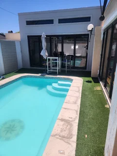 Room in a 3-bed house