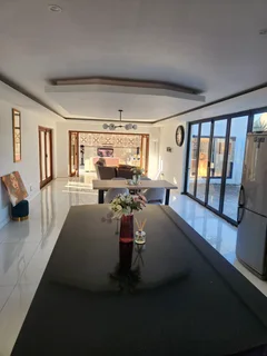 Room in a 3-bed house