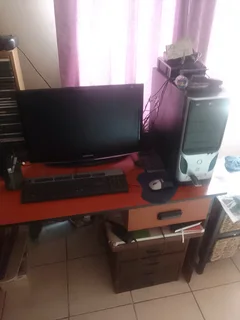 Computer withlots off extras R1500 ph Vabe almost new with spare coil R450 smart tv box new R800 ph