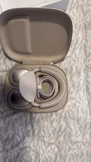 Bowers and  Wilkens PX7 S3 and Sennhiser Momentum 4