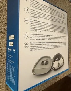 Bowers and  Wilkens PX7 S3 and Sennhiser Momentum 4