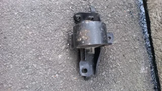 Toyota corolla 160i LHS  engine mounting