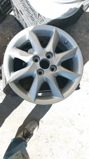 Toyota yaris rims 15 inch alloys original