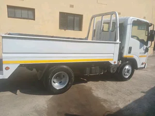 Isuzu NMR 2.5ton truck swb