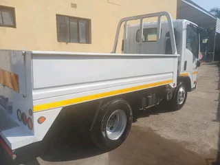 Isuzu NMR 2.5ton truck swb