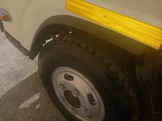 Isuzu NMR 2.5ton truck swb