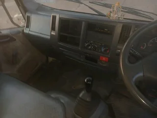 Isuzu NMR 2.5ton truck swb