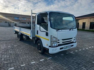 2017 Isuzu NPR400 Truck