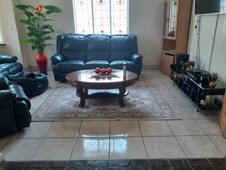 6 Bedroomed House for Sale