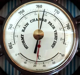Stirring wheel Barometer, Thermometer in Brass Ø135 cm overall size Ø 42.5 cm